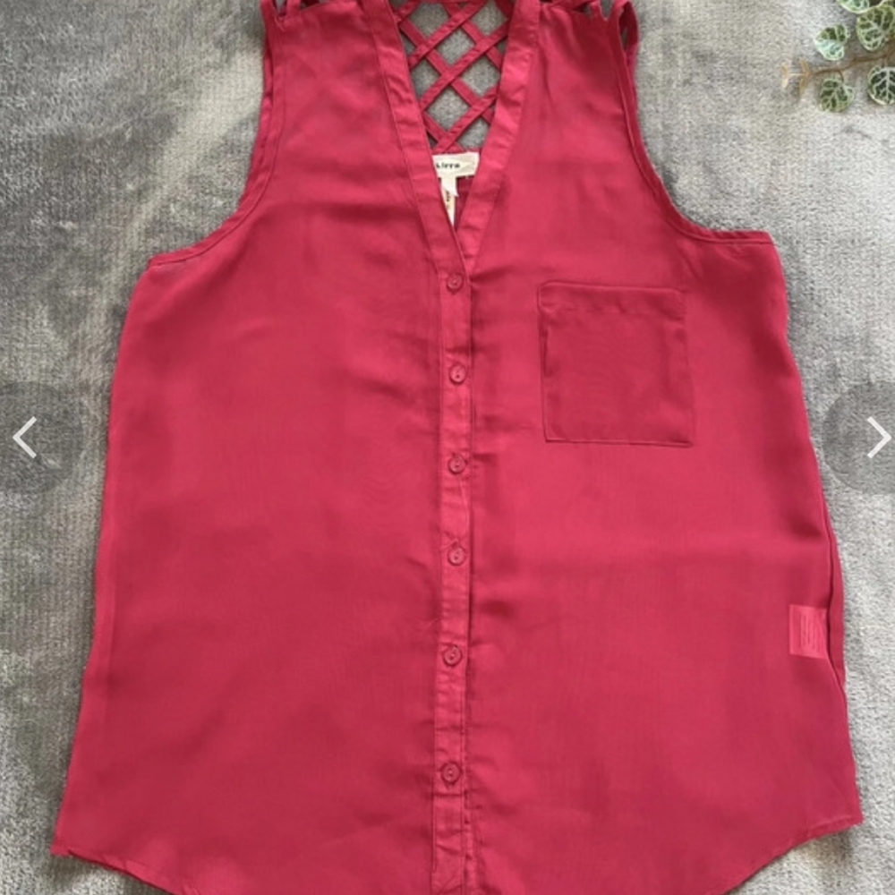 KIRRA TOP GREAT CONDITION SIZE LG